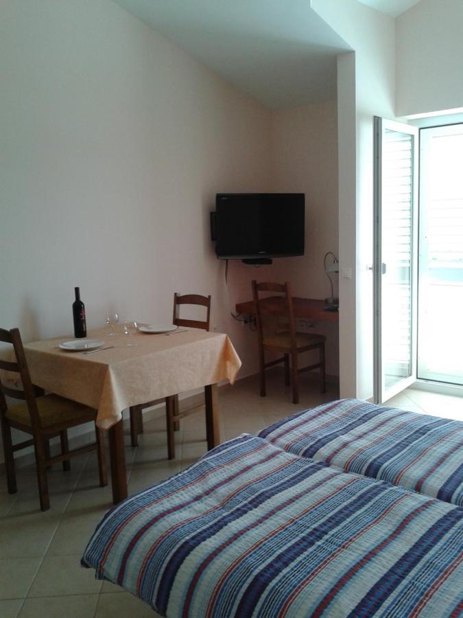 Apartments Delfini Sveti Filip i Jakov Bagian luar foto