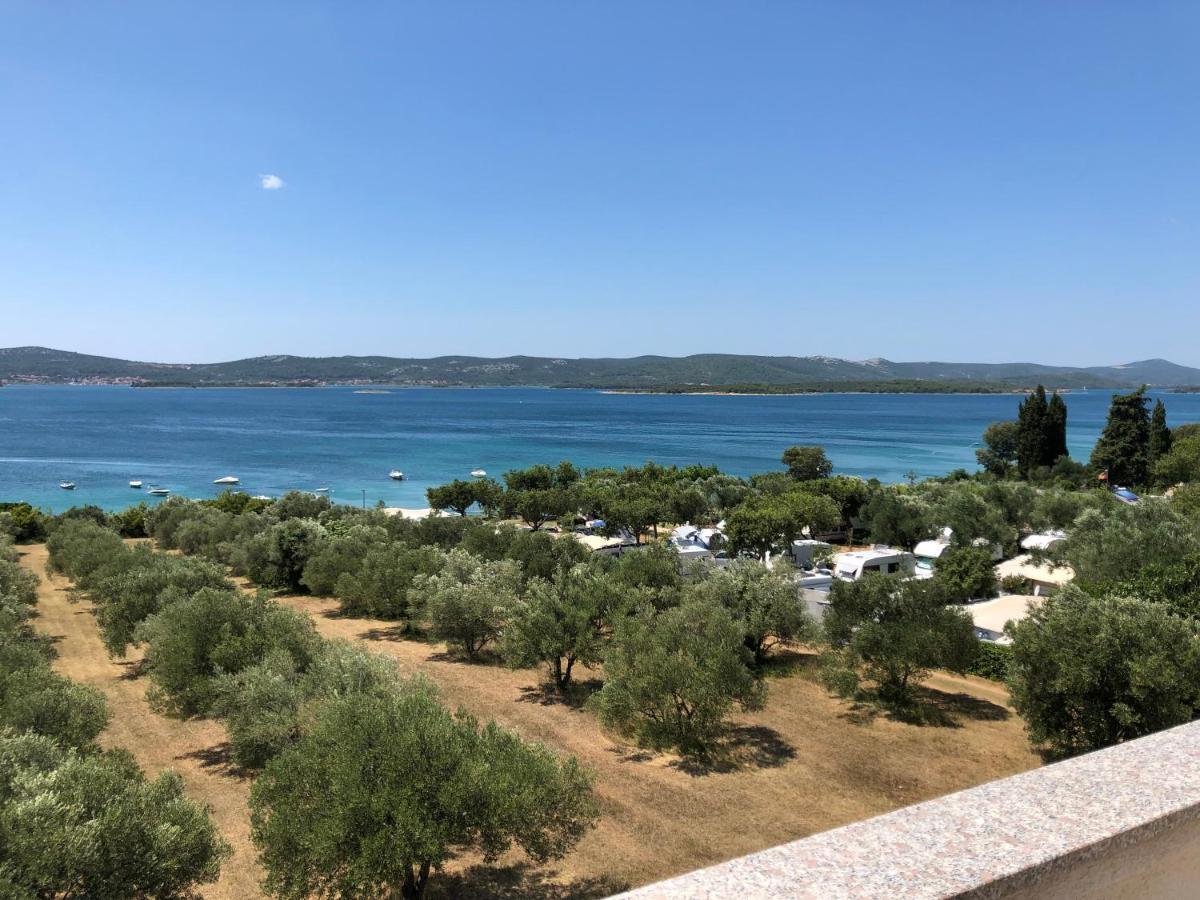 Apartments Delfini Sveti Filip i Jakov Bagian luar foto