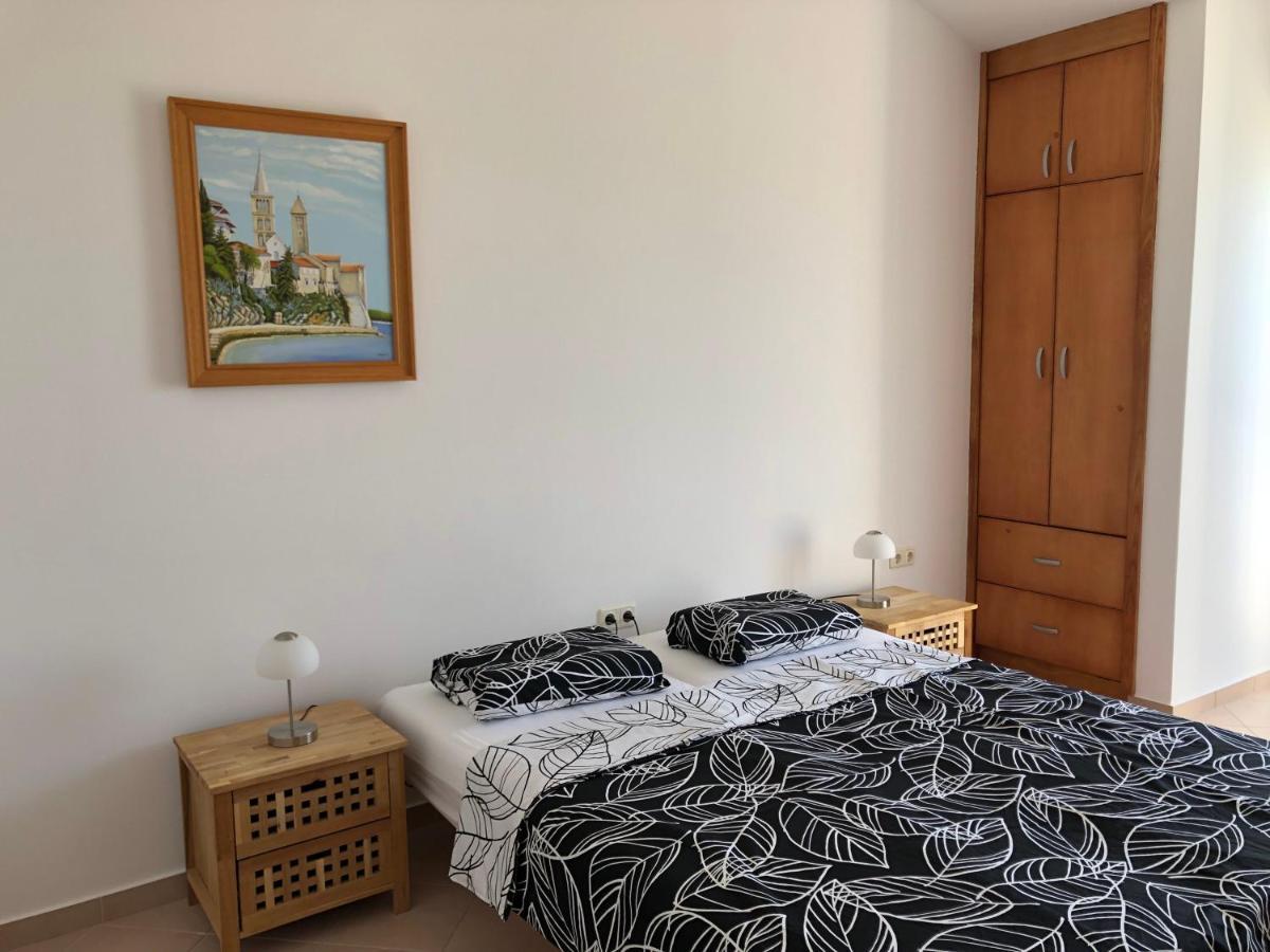 Apartments Delfini Sveti Filip i Jakov Bagian luar foto