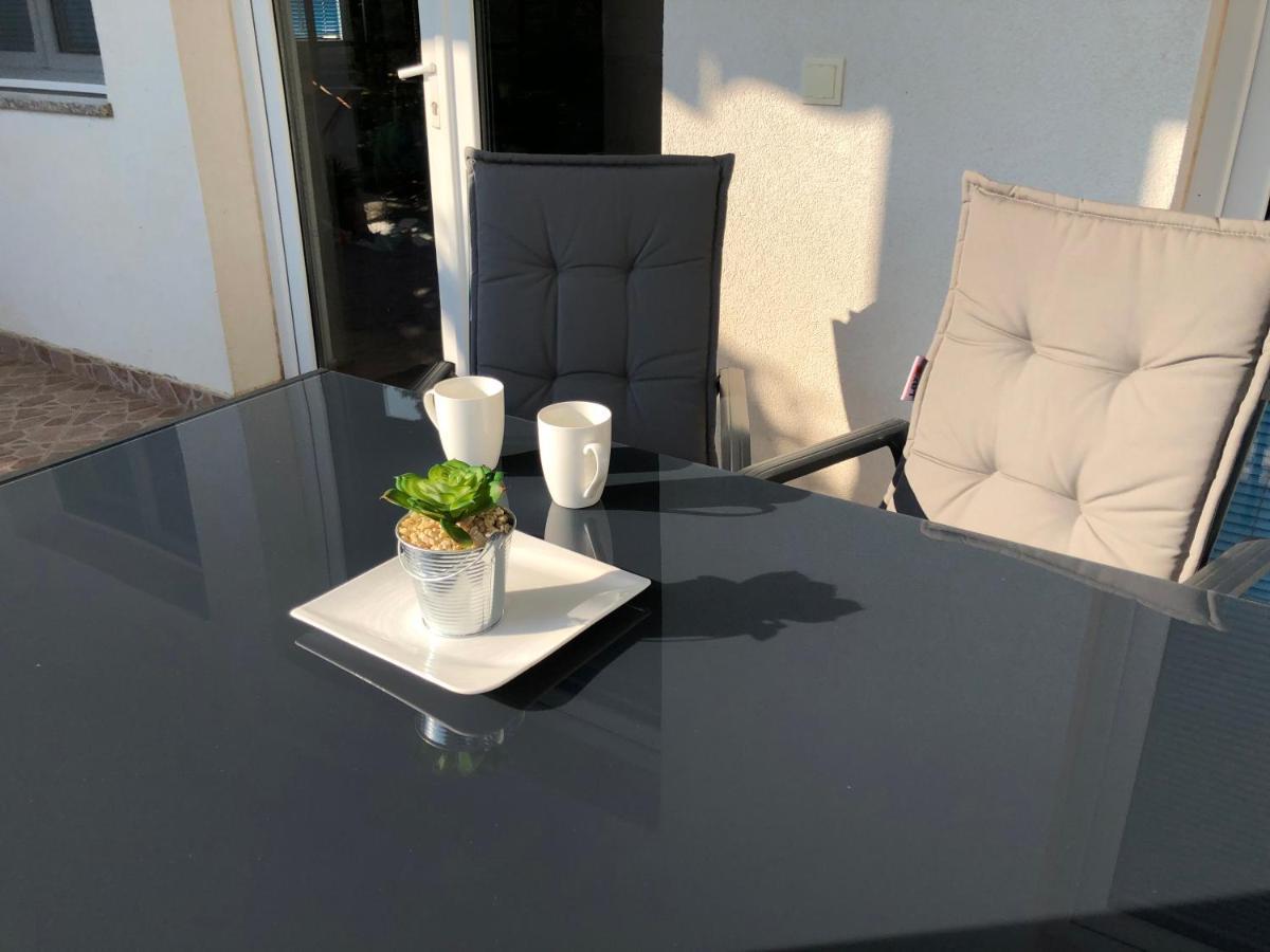 Apartments Delfini Sveti Filip i Jakov Bagian luar foto