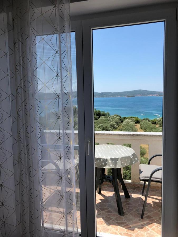 Apartments Delfini Sveti Filip i Jakov Bagian luar foto