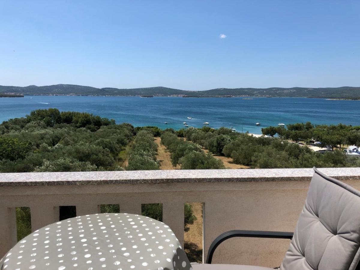 Apartments Delfini Sveti Filip i Jakov Bagian luar foto