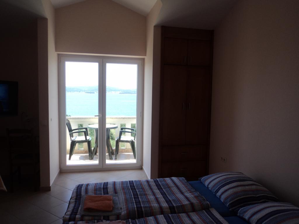 Apartments Delfini Sveti Filip i Jakov Ruang foto